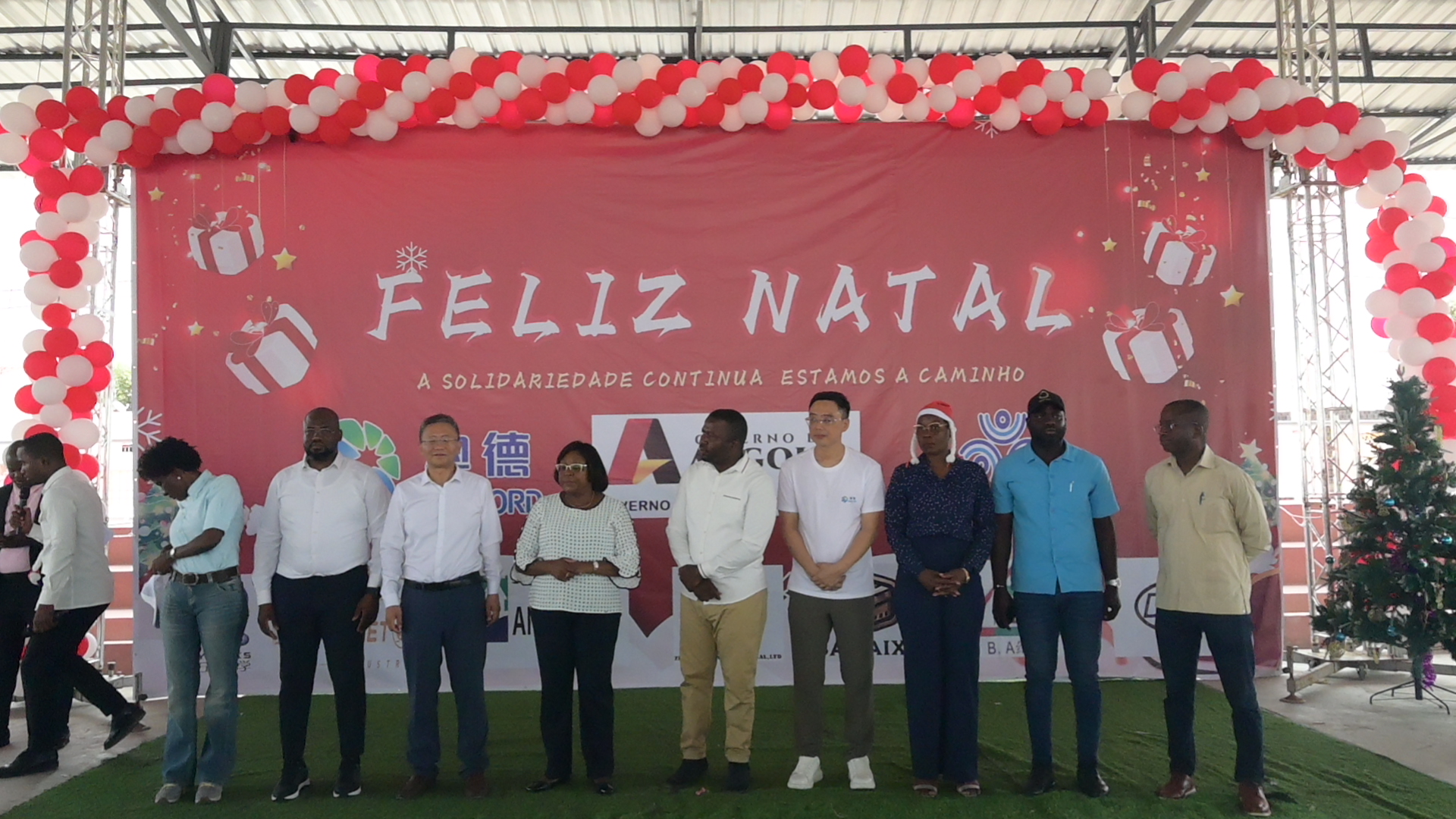 工业园联合华通铝产业园举办大型儿童圣诞活动